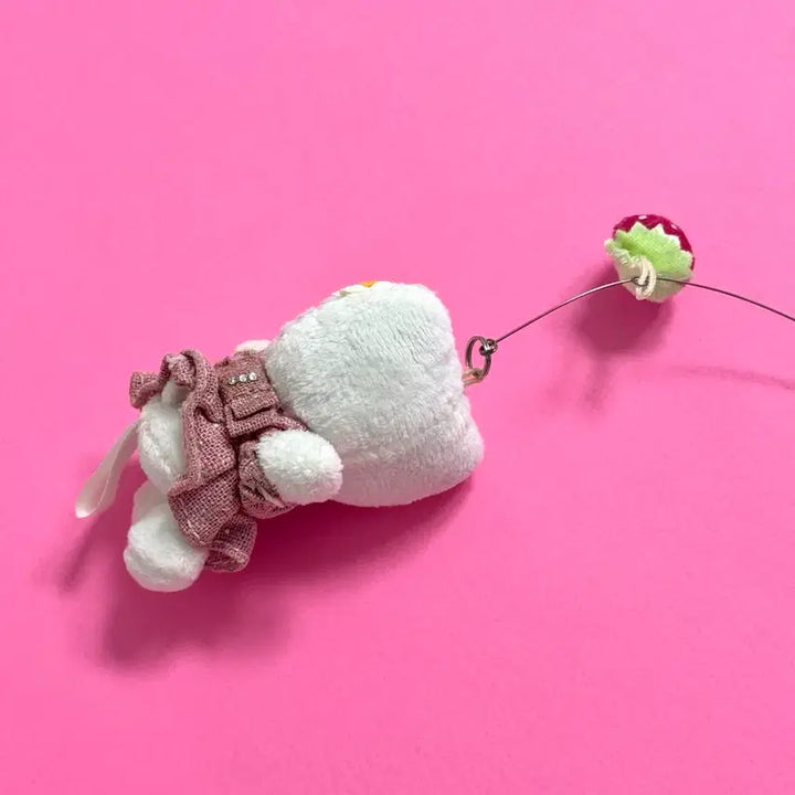 [BUNJANG] Classic Strawberry Kitty Dangling Plush / 고전 딸기 키티 달랑이 인형