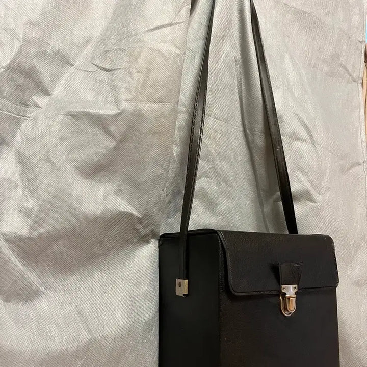 [BUNJANG] 1976 Polaroid Camera Case (Camera Not Included) - Prop / 50년 된 1976년 플라로이드 카메라 통 (카메라없음) 연극 영화 소품용 상태 양호