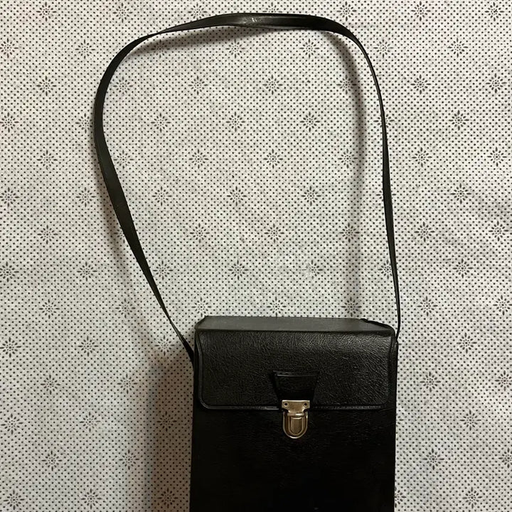 [BUNJANG] 1976 Polaroid Camera Case (Camera Not Included) - Prop / 50년 된 1976년 플라로이드 카메라 통 (카메라없음) 연극 영화 소품용 상태 양호