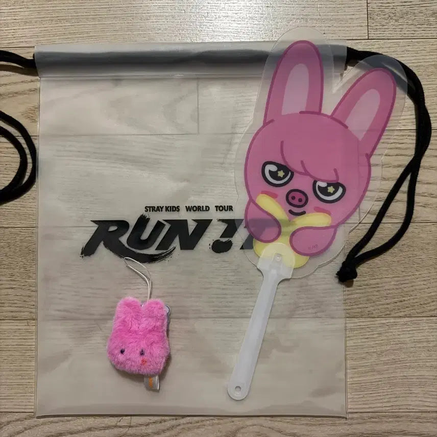 [BUNJANG] Stray Kids Run 2 IT Admission Gift Set Keychain Fan / 스키즈 런잇 입장기프트 키링 부채 돼끼세트
