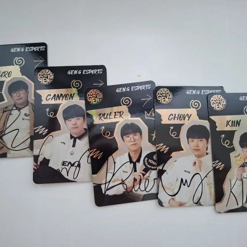 [BUNJANG] Gen.G 2026 House of Gen.G Photocard 5 Types + Frame Bundle Set (Chovy/Ruler/Canyon/Kiin/Duro) / [젠지/풀세트] 2026 하우스오브젠지 포카 5종+액자 굿즈 일괄 (쵸비/룰러/캐니언/기인/두로)
