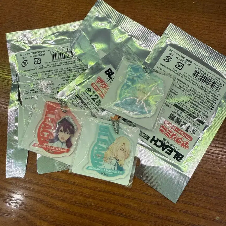 [BUNJANG] Bleach Thousand-Year Blood War Haschwalth &amp; Bambietta Keychain Bundle Set / 블리치 천년혈전 키링 팔아용!