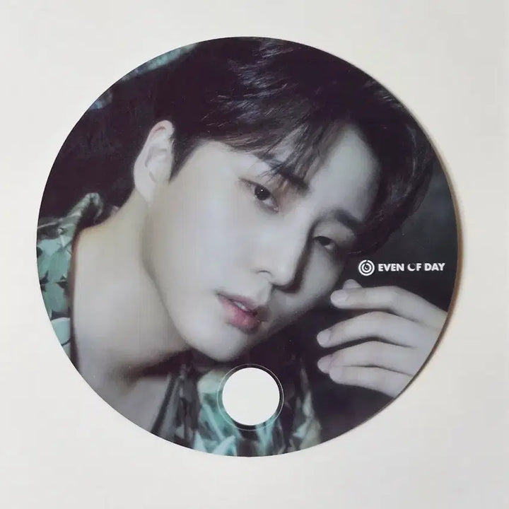 [BUNJANG] DAY6 Young K Even of Day Lucky Draw Fan / 데이식스 영케이 부채 이오데 뚫지 라뚜미 특전
