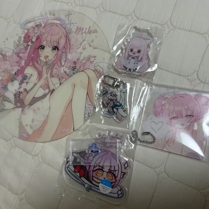 [BUNJANG] Blue Archive Mika Acrylic Stand Keyring Bundle Set / 블루 아카이브 미카 아크릴 스탠드 키링 굿즈 일괄
