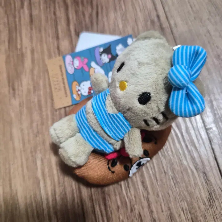 [BUNJANG] Hello Kitty Tanning Bikini Doll Keyring / 헬로키티 태닝 비키니 인형 키링