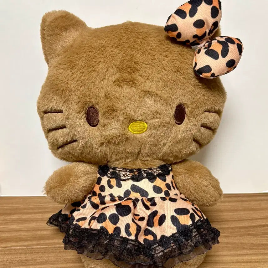 [BUNJANG] Sanrio Leopard Print Kitty Medium Plush / 산리오 호피 키티 중형인형