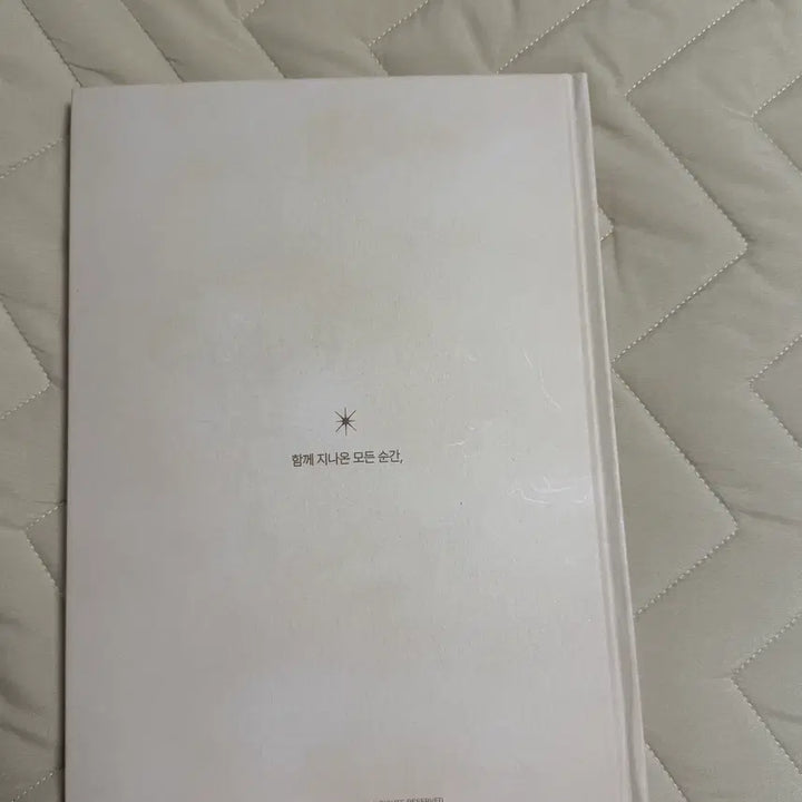[BUNJANG] IU (IU) Moment Exhibition Catalog / 아이유 순간 전시회 카탈로그