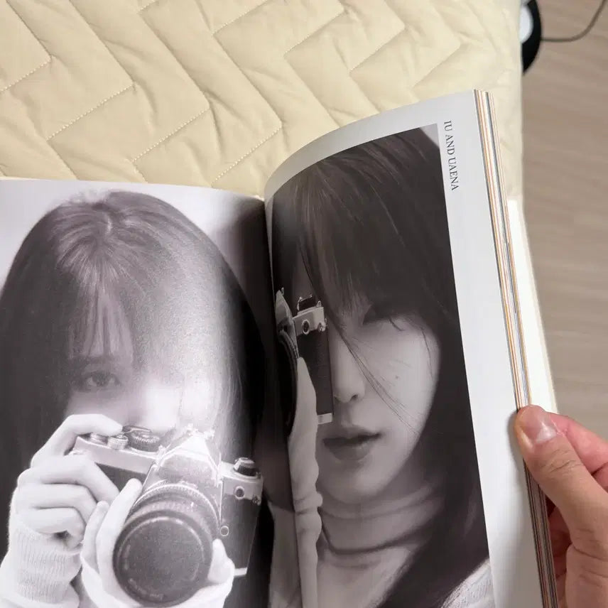 [BUNJANG] IU (IU) Moment Exhibition Catalog / 아이유 순간 전시회 카탈로그
