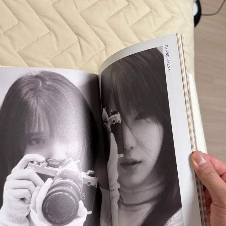 [BUNJANG] IU (IU) Moment Exhibition Catalog / 아이유 순간 전시회 카탈로그