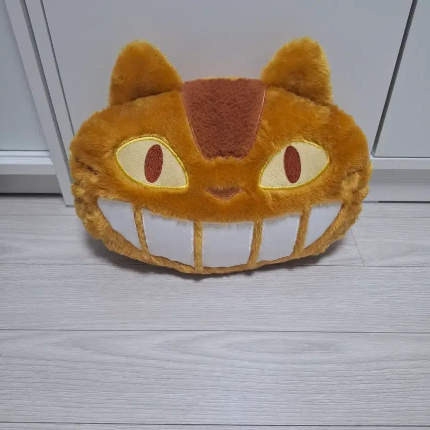 [BUNJANG] Ghibli My Neighbor Totoro Catbus Cushion / [지브리][이웃집토토로] 고양이버스 다이컷 쿠션