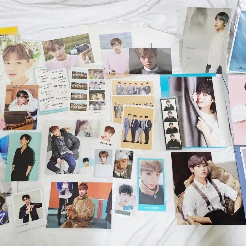 [BUNJANG] Wanna One Park Jihoon Bundle Set / [일괄 양도] 워너원 박지훈 / 슈퍼드라이 포카 3종 / 워너원 포토에세이1 액자2개 포함/ WANNAONE