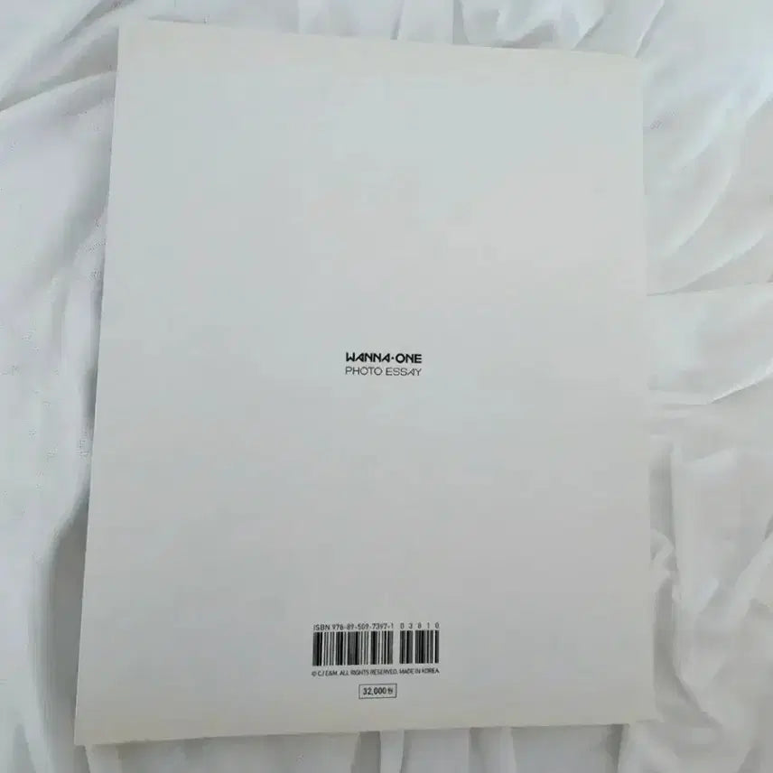 [BUNJANG] Wanna One Park Jihoon Bundle Set / [일괄 양도] 워너원 박지훈 / 슈퍼드라이 포카 3종 / 워너원 포토에세이1 액자2개 포함/ WANNAONE