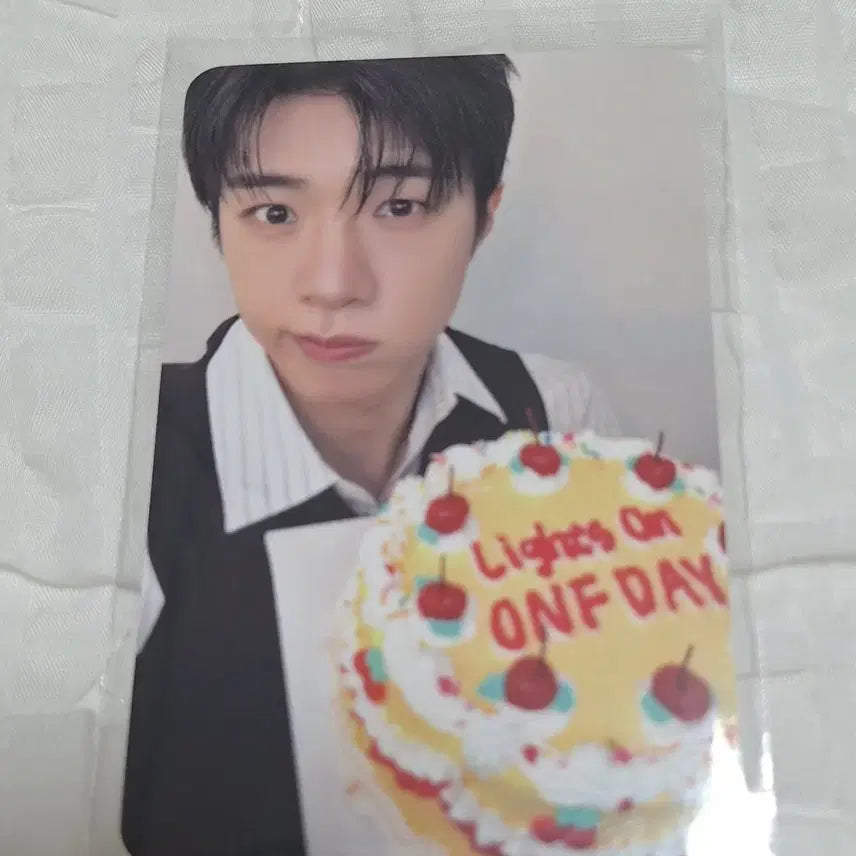 [BUNJANG] ONF Wyatt 9th Anniversary Dessert Photocard / 온앤오프 onf 9주년 디저트 포카 와이엇 판매