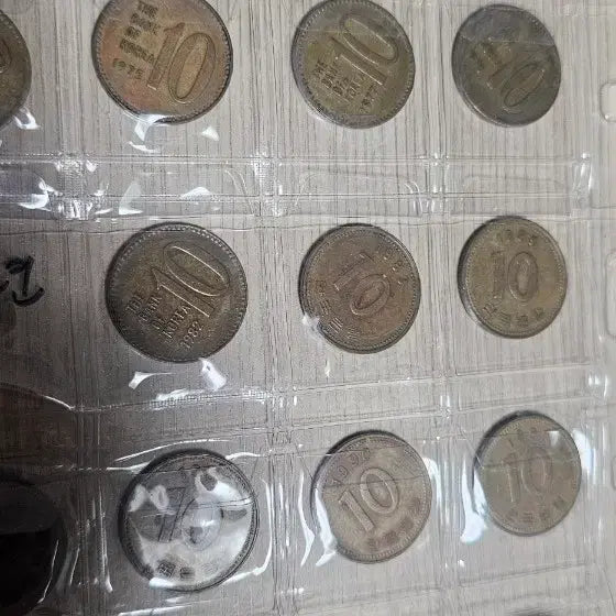 [BUNJANG] Bank of Korea Issued Old 10 Won Coin Collection (1966-2006) / 한국은행 발행 구동전 10원 (최초년도)1966년~2006년  줄세우기 컬렉션( 76,84,81년 제외)