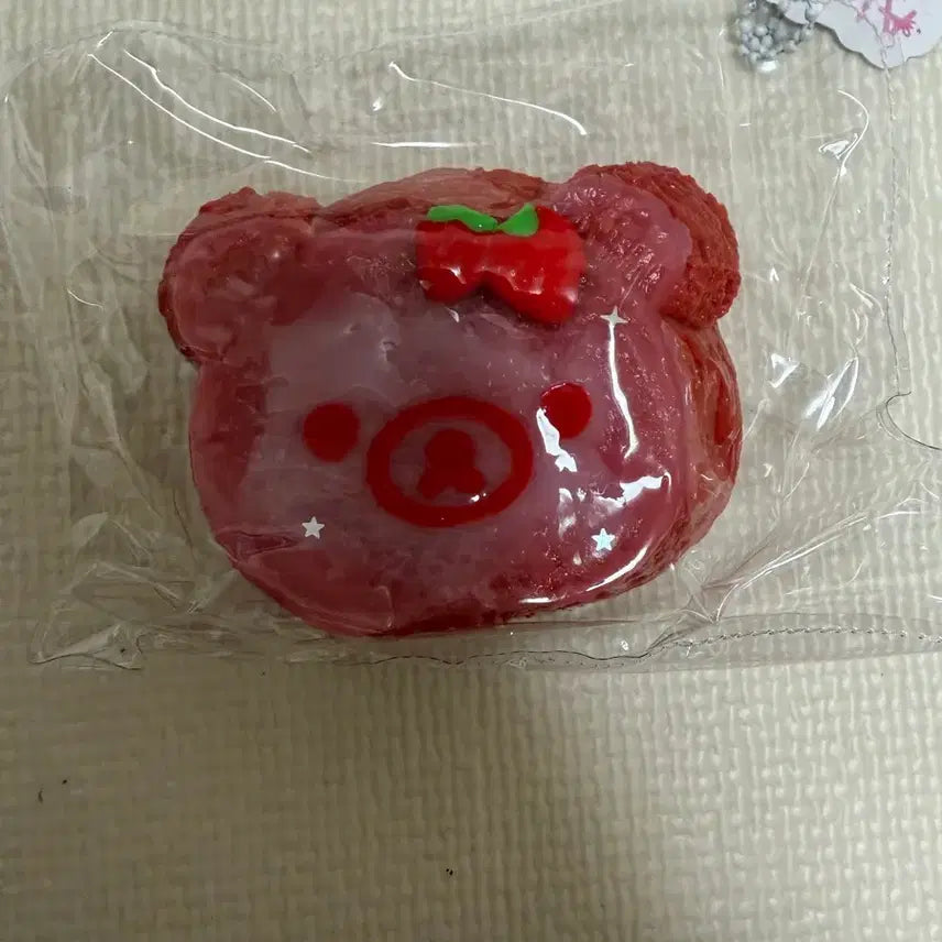 [BUNJANG] Rilakkuma Strawberry Squishy Toy (New) / (새상품) 단면 통딸기쿠마 말랑이(ovo샵)