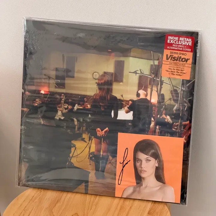 [BUNJANG] Sienna Spiro Signed LP - Visitor (Indie Exclusive Red Vinyl) / [싸인LP] 시에나 스파이로 (Sienna Spiro) - Visitor (인디독점반)