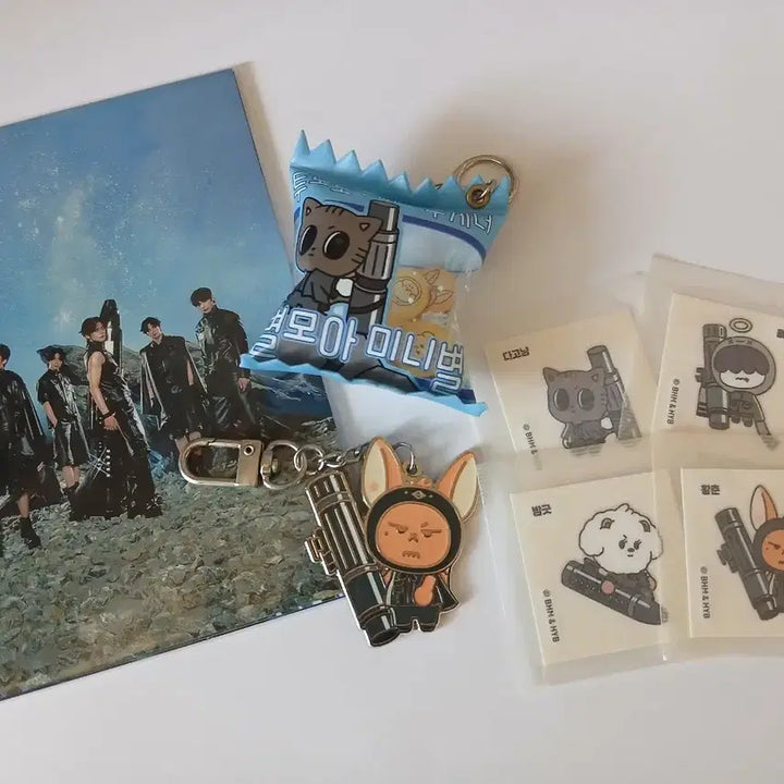 [BUNJANG] TXT (TOMORROW X TOGETHER) Postcard, Keyring, Sticker Set / 투바투 cu 팔아요.