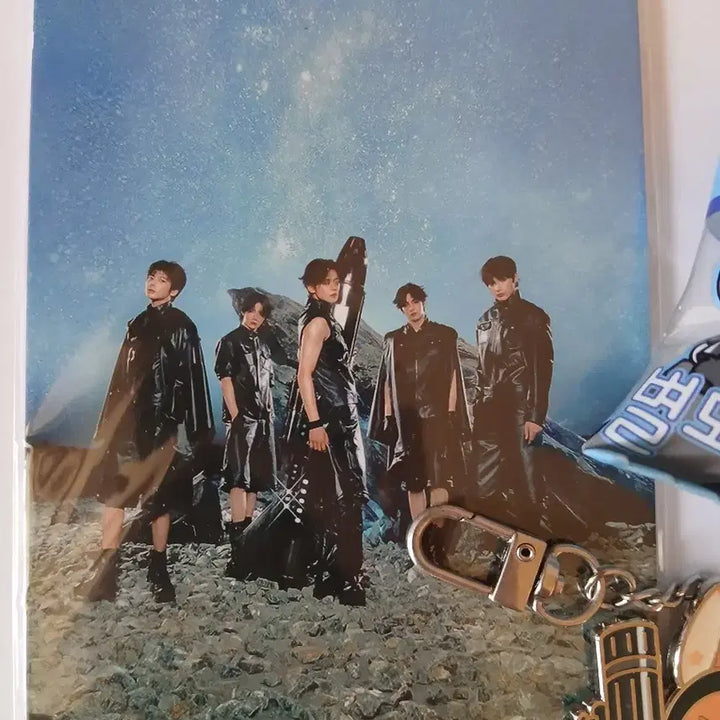 [BUNJANG] TXT (TOMORROW X TOGETHER) Postcard, Keyring, Sticker Set / 투바투 cu 팔아요.