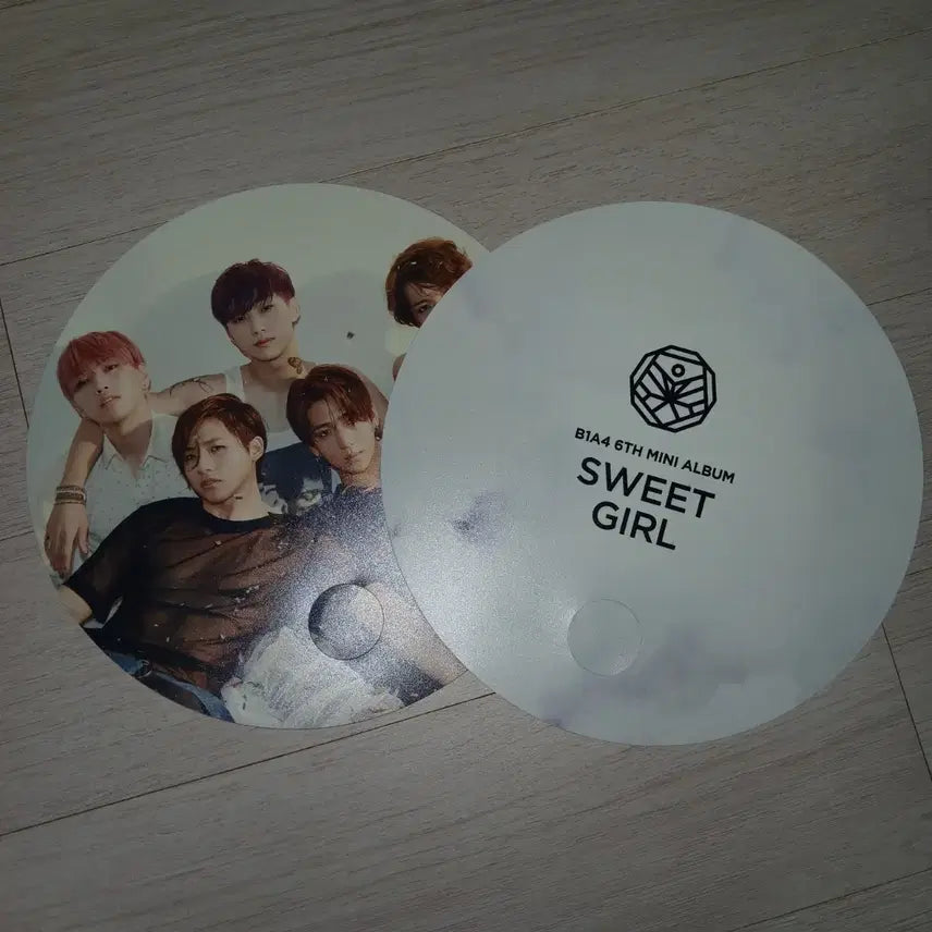 [BUNJANG] B1A4 Shinwoo Sweet Girl Official Fan Event Photocard Bundle Set / B1A4 비원에이포 스윗걸 공방 부채 신우 포카 일괄