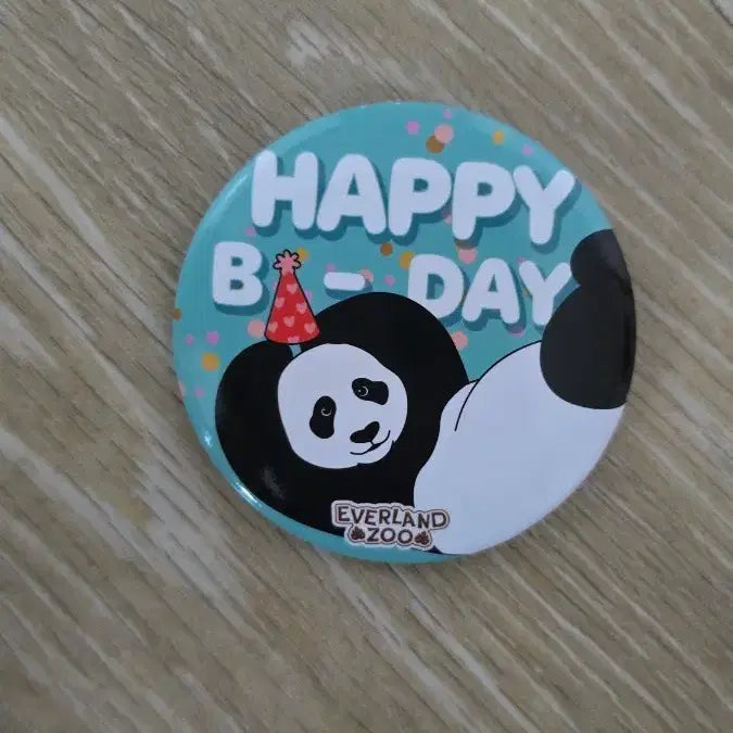 [BUNJANG] Everland Lucky Bao Birthday Badge / 에버랜드 러바오 생일뱃지 팝니다