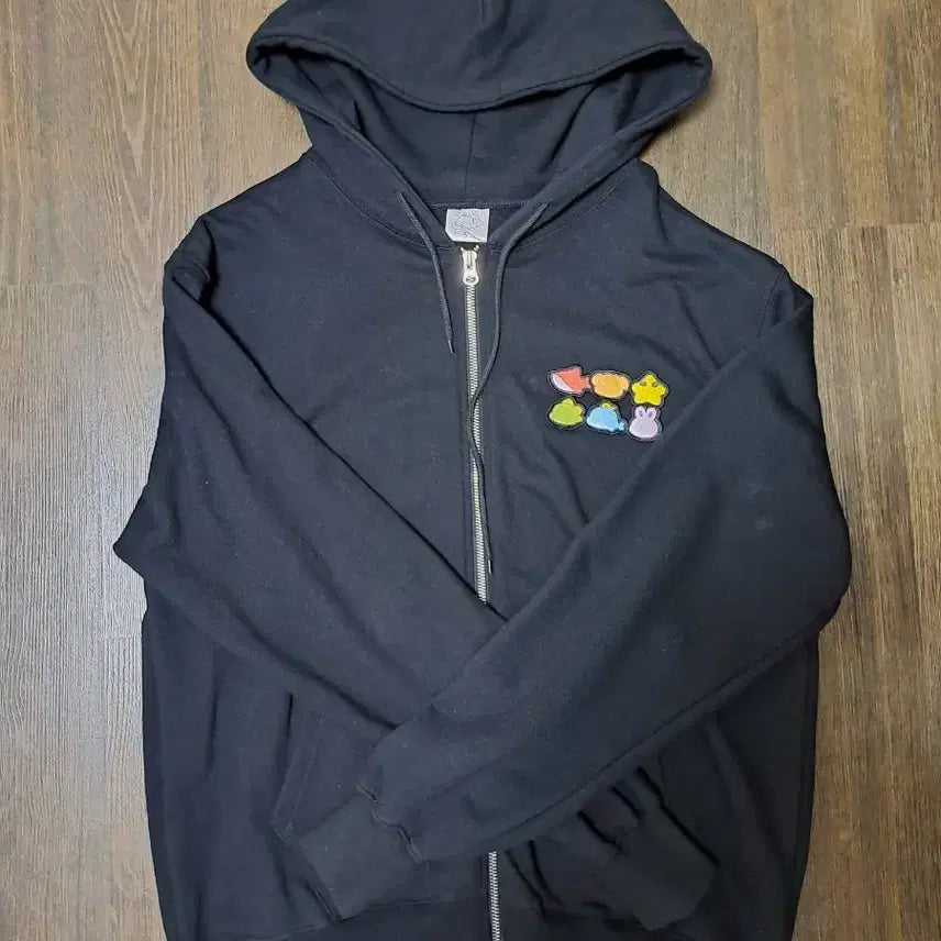 [BUNJANG] Pixelie Embroidered Hoodie (Size S) + Rater Can Badge / 픽셀리 자수 후드집업 S + 라더 캔뱃지