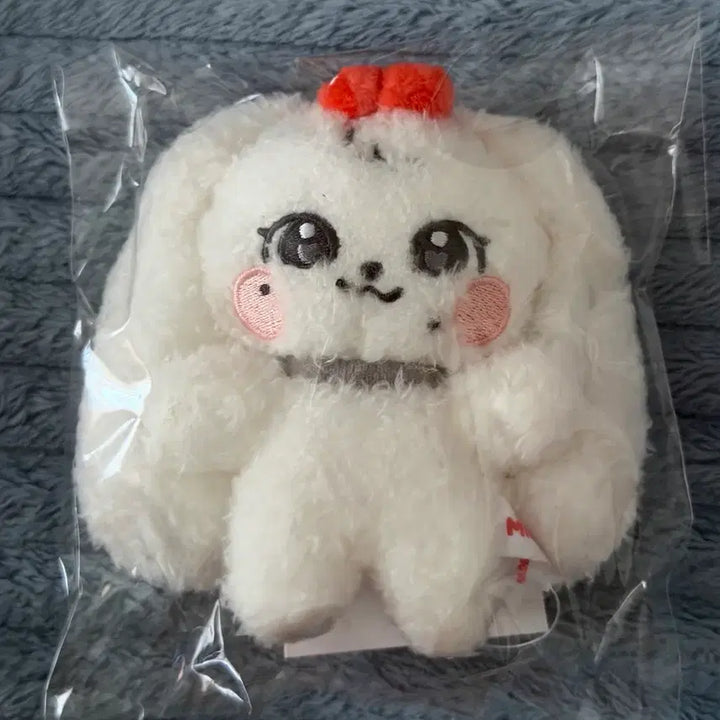 [BUNJANG] IVE Minive 10cm Plush Keychain Jang Wonyoung Cherry / 아이브 미니브 ive minive 10cm 플러시 키링 체리 장원영