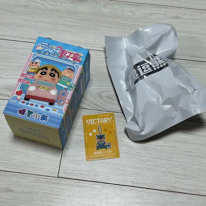 [BUNJANG] Crayon Shin-chan Wind-up Car Keychain (Action Kamen Design) / 짱구는못말려 짱구 태엽 자동차 키링 액션가면 짱구 새상품