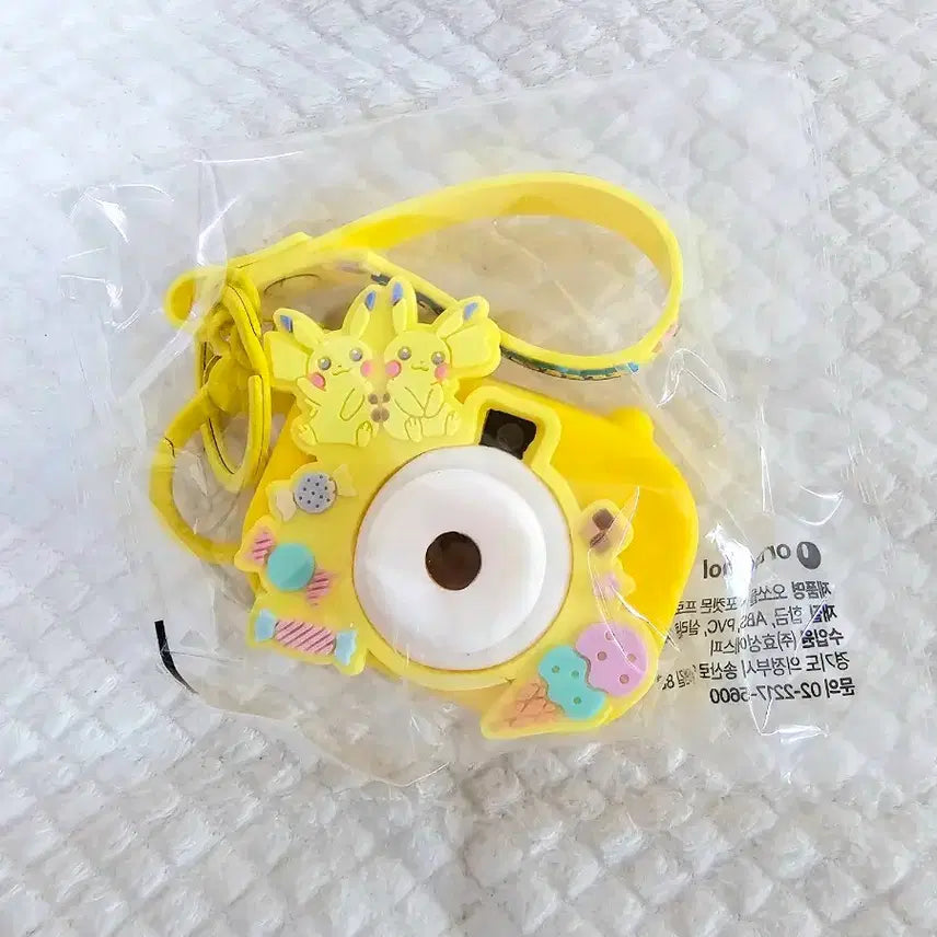 [BUNJANG] Orthomol Pokemon Pikachu Projection Keychain + Pikachu Magnet Set / 올리브영 오쏘몰 포켓몬 피카츄 프로젝션 키링 + 피카츄 마그넷 세트