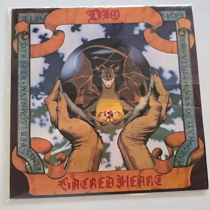 [BUNJANG] Dio Sacred Heart LP / 디오 LP/ Dio - Sacred Heart / 가사집 있음 / NM+