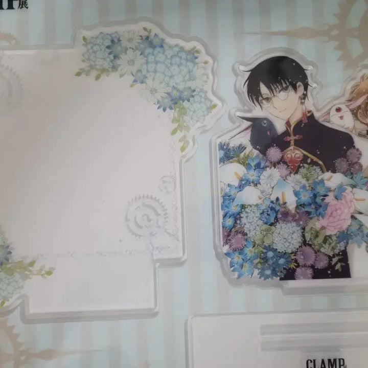 [BUNJANG] Clamp Exhibition Acrylic Stand / 클램프전 아크릴스탠드  (특전,캔뱃지포함)