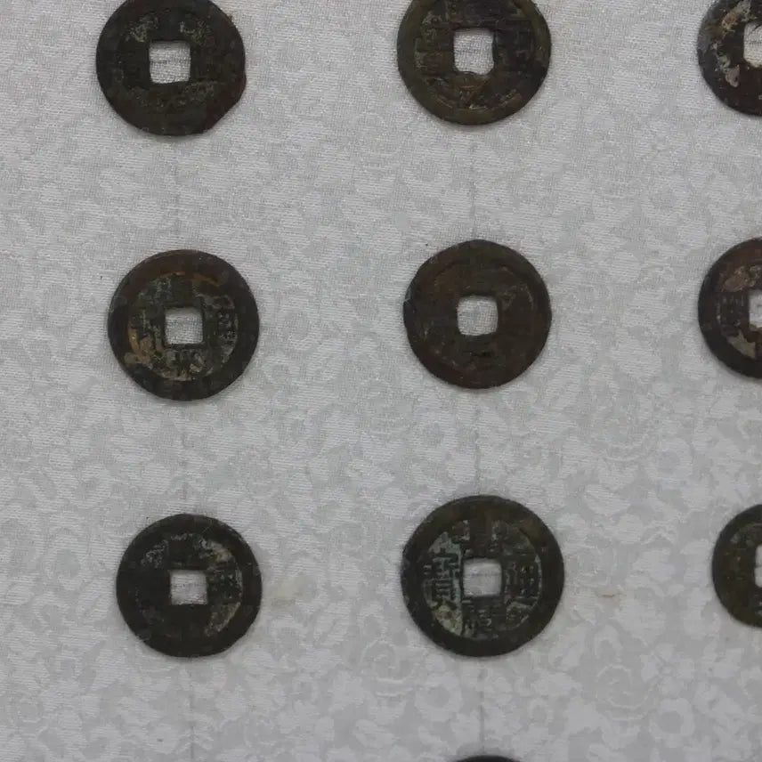 [BUNJANG] Framed Collection of Various Old Coins / [진품] 각종 엽전들을 나열하여 만든 액자
