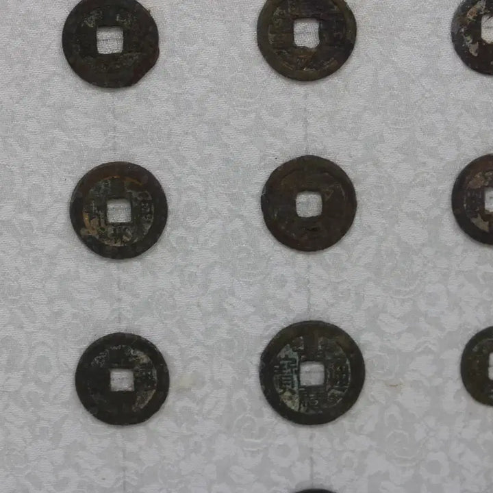 [BUNJANG] Framed Collection of Various Old Coins / [진품] 각종 엽전들을 나열하여 만든 액자