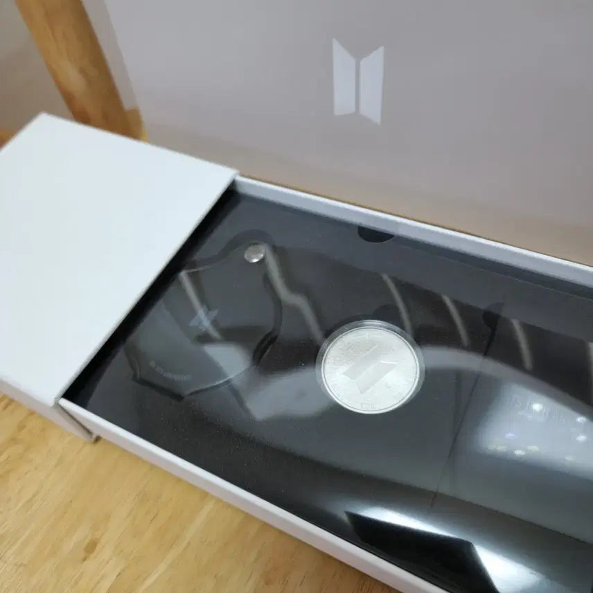 [BUNJANG] BTS 10th Anniversary Commemorative Silver Coin / BTS 10주년 기념 은화(silver coin)