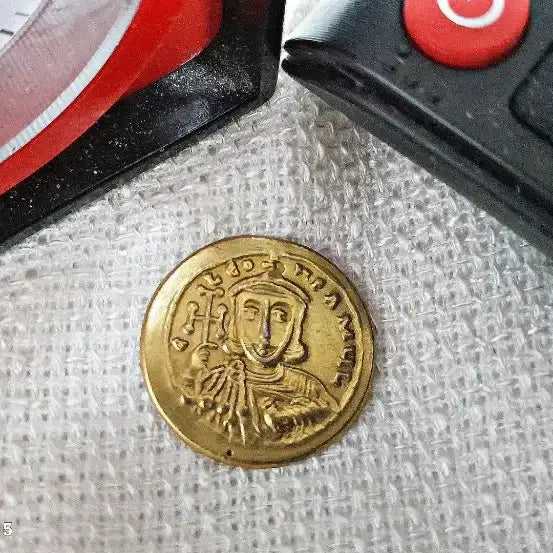 [BUNJANG] Ancient Roman Cross Knight Figure Gold Coin Replica / 고대 로마 십자가 기사상  금화 1점