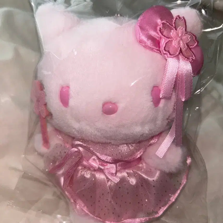 [BUNJANG] Sanrio Hello Kitty Sakura Mascot Plush Keychain / 사쿠라 벚꽃 키티 헬로키티 마스코트 인형 키링