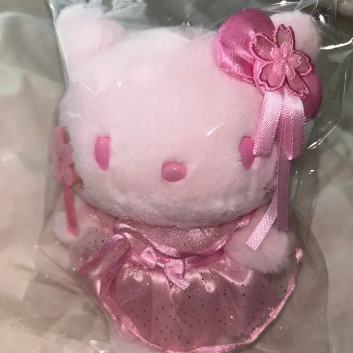 [BUNJANG] Sanrio Hello Kitty Sakura Mascot Plush Keychain / 사쿠라 벚꽃 키티 헬로키티 마스코트 인형 키링