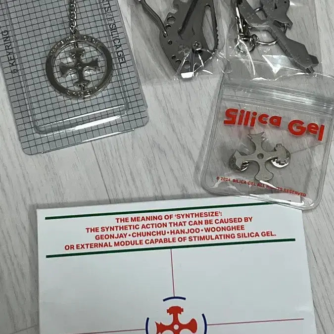 [BUNJANG] Silica Gel Goods Bundle Set / 실리카켈 굿즈(키링, 뱃지, 손수건) 일괄 판매합니다.