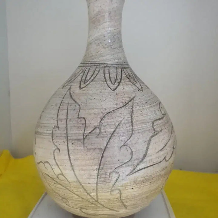 [BUNJANG] Gyeryong Gama Buncheong Ware Lotus and Peony Engraved Vase / 분청자기주병