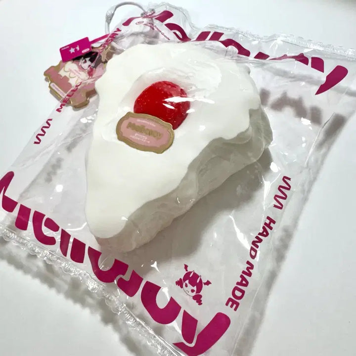 [BUNJANG] Mellojoy Mellojoy "Cake Slice" Accessory Case / 멜로조이 Mellojoy 조각케이크