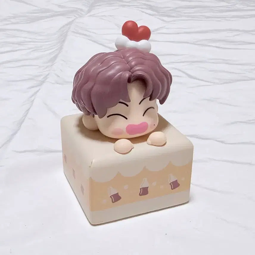 [BUNJANG] NCT 127 Kkomaz Valentine Cake Figure Mark / 엔시티127 꼬마즈 발렌타인 케이크 피규어 마크