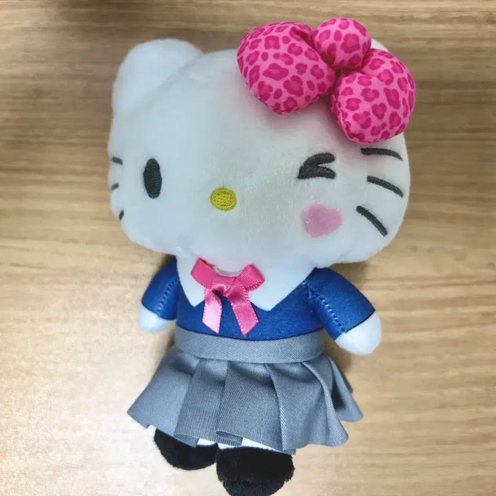 [BUNJANG] Hello Kitty School Uniform Gal Pouch Doll &amp; Charmmy Kitty Doll Bundle Set / (일괄) 정품 헬로키티 교복 갸루 파우치 인형, 챠미키티 인형