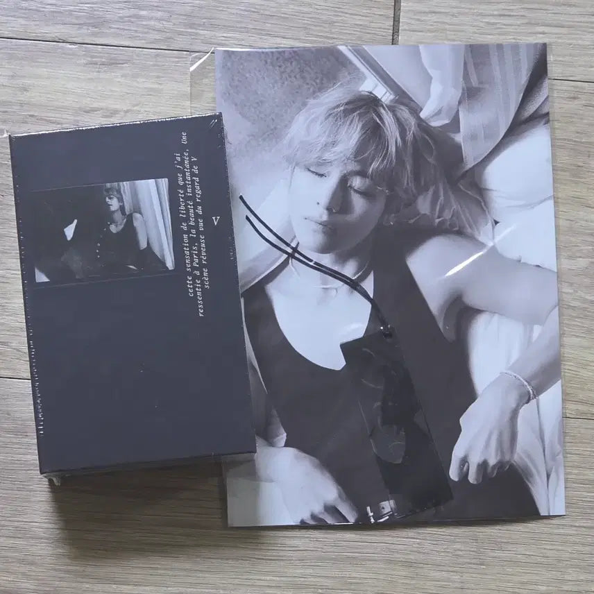 [BUNJANG] BTS V Type 1 Reve Photobook (Sealed) / (미개봉) 방탄소년단 뷔 Type 1 포토북, Reve 포토북, Type 1 전시회 굿즈