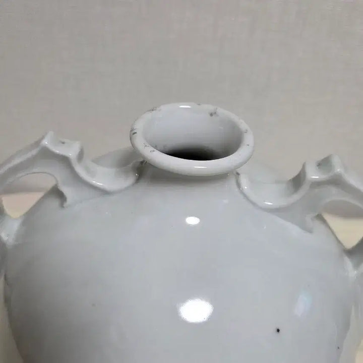 [BUNJANG] Joseon Dynasty White Porcelain Vase with Korean Traditional Pattern / 독특한 백자 주병