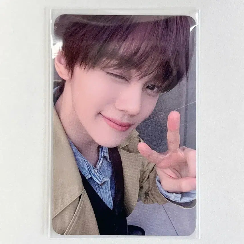 [BUNJANG] And2ble Kim Gyuvin MC Music Core Official Photocard / 앤더블 김규빈 공방 포카 gyuvin mc 포토카드 양도