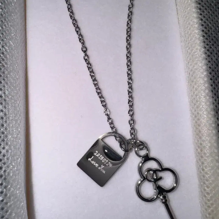 [BUNJANG] fromis_9 FROM NOW Concert Saerom Necklace / 프로미스나인 프롬나우 목걸이 판매합니다