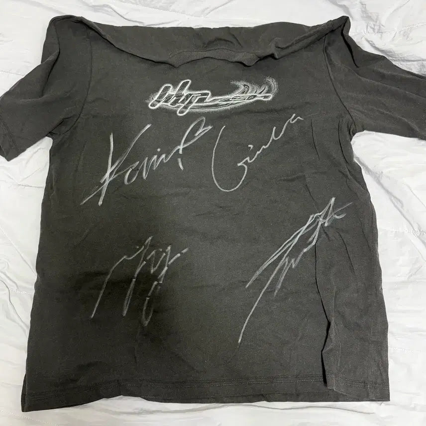 [BUNJANG] Aespa Autographed T-Shirt / 에스파 친필사인 티셔츠