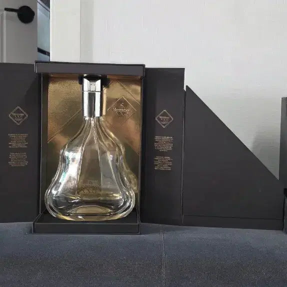 [BUNJANG] Hennessy XO &amp; Royal Salute 32 Year Old Empty Bottle with Case / 헤네시 XO 로얄살루트 32년산 위스키 공병