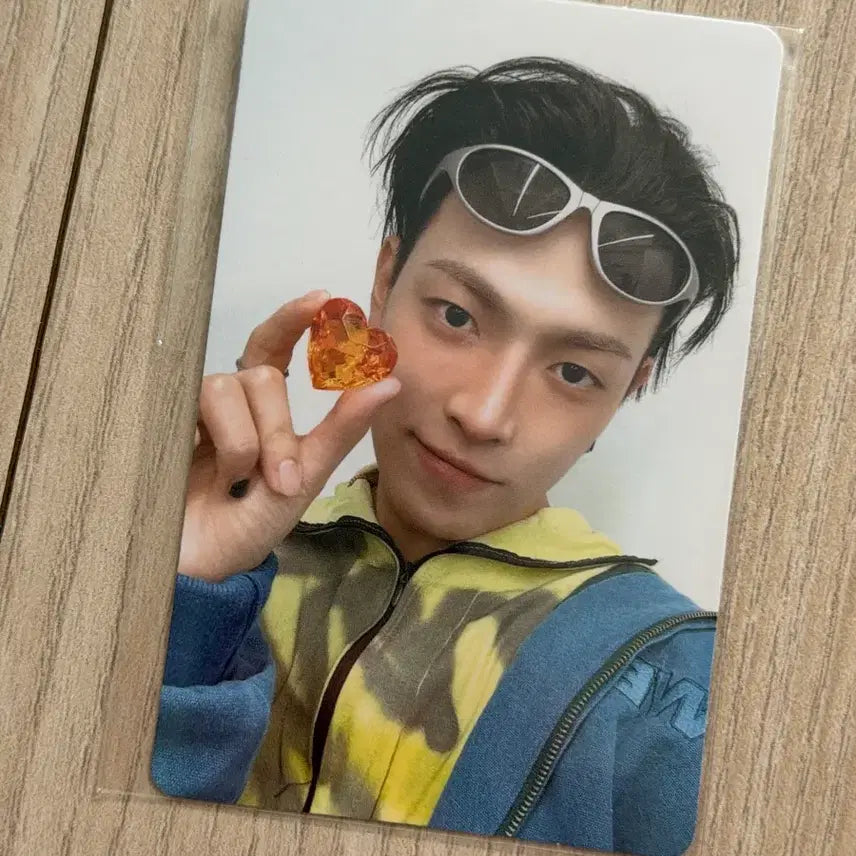 [BUNJANG] ATEEZ Aniteez in Color Offline Pop-up Hongjoong POB Photocard / 에이티즈 애니티즈인컬러 오프라인 팝업 홍중 특전 포카