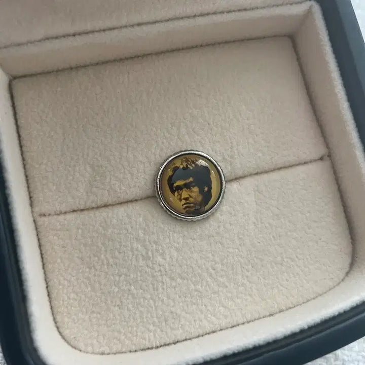 [BUNJANG] Bruce Lee Face Badge / 이소룡 배지 뱃지