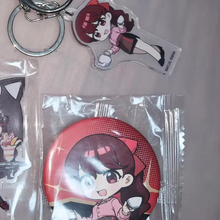 [BUNJANG] Persona 5 Kasumi Collaborated Cafe Keyring + Can Badge Set / 페르소나5 카스미 콜라보카페 키링+캔뱃지
